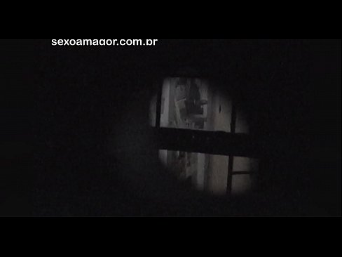 ❤️ Blondiin saab salaja videolevi naabruskonna voyeuri poolt peidetud õõnsate telliskivide taha peidetud ❤️❌ Anaal porno at us ❌❤