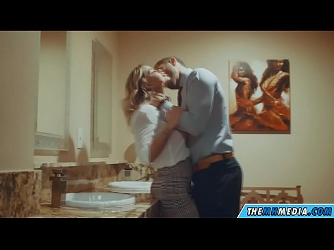❤️ Kui rinnakas blondiin võrgutab sind avalikus tualettruumis ❤️❌ Anaal porno at us ❌❤